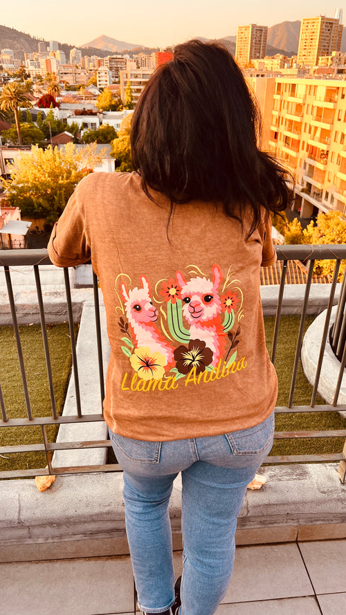 Polera Manga Corta Marrón Desteñido Llama Andina